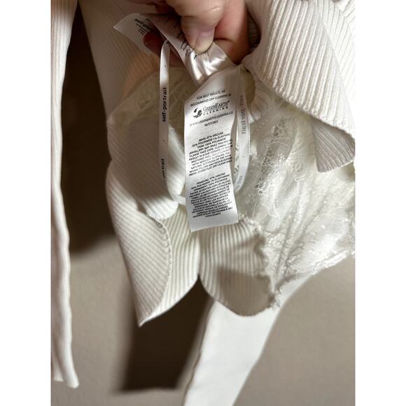 Elegant White Women's Top - Picture 6 of 9